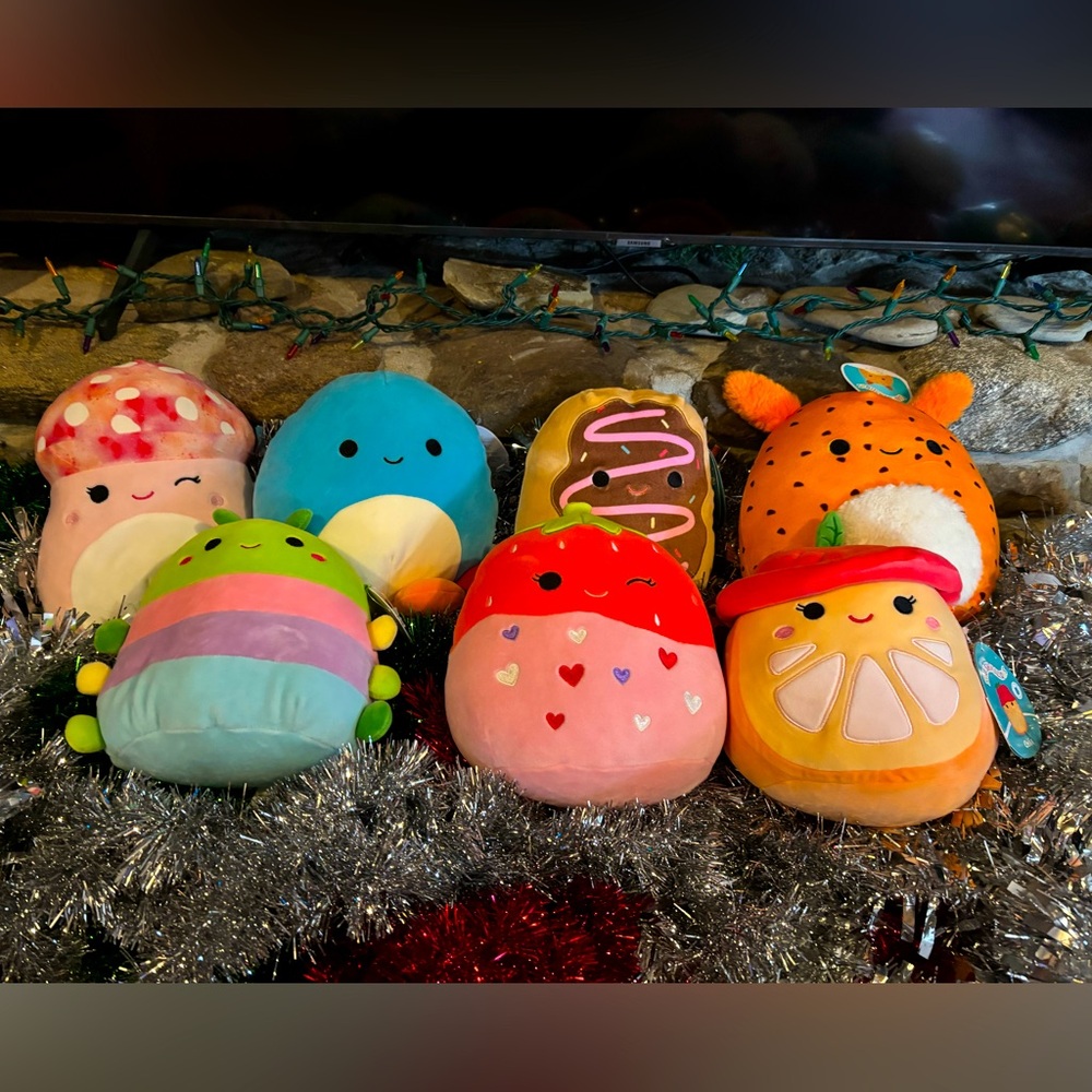 ❄️A Christmas Bundle of Squishmallow❄️
Today Only $35 goes up to $50 tomorrow🙃